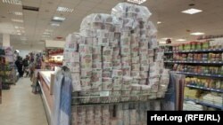 Тирасполь. Прилавок с туалетной бумагой в супермаркете "Шериф", 18 марта 2020