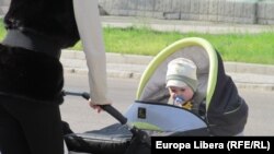 Bebeluş în căruţ la Tiraspol