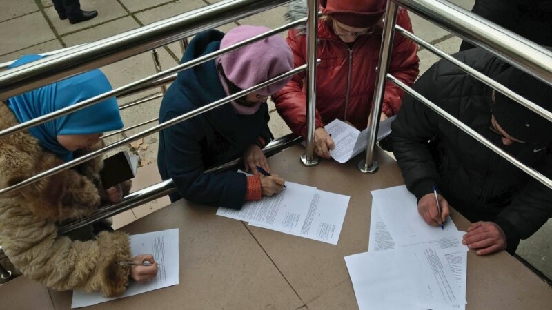 В Симферополе родственники фигурантов «дела Хизб ут-Тахрир» пишут жалобы на закрытый суд
