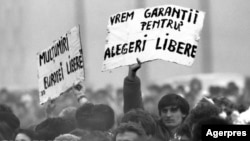 Piața Universității, București, 22 aprilie 1990 (foto: Agerpres).