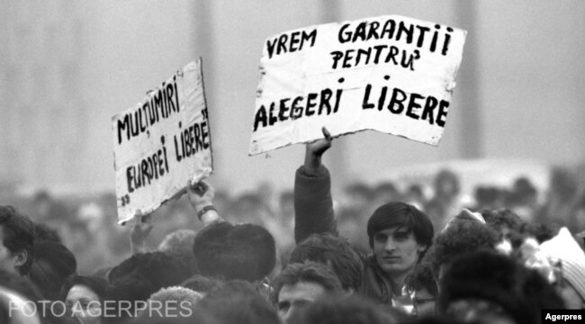 Piața Universității, aprilie 1990.