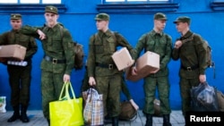 Призывники на вокзале в Ставрополе – в ожидании отправки в воинскую часть