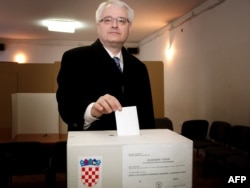 Ivo Josipović glasa na referendumu, 22. siječnja 2012.