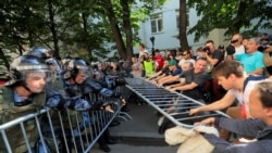 Столкновения активистов с представителями правоохранительных органов 27 июля 2019 года в центре Москвы, Россия