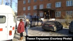 Outside the Investigative Committee headquarters in Usolye-Sibirskoye (file photo)