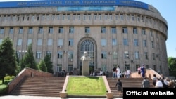 Учебный корпус Казахского национального педагогического университета имени Абая.