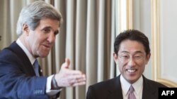 John Kerry və Fumio Kishida