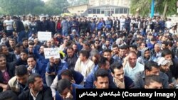 Haft-Tappeh workers protesting in Shush, November 19.
