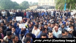 Iran - Shoosh - Haft Tapeh workers protesting during a strike in November 2018. FILE PHOTO