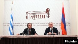 Ուրուգվայի եւ Հայաստանի արտգործնախարարներ Լուիս Ալմագրո եւ Էդվարդ Նալբանդյան