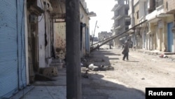 Homs şäheriniň eteginde hökümet güýçleriniň protestçilere garşy geçiren operasiýasyndan soňky görnüşlerden biri. Homs, 3-nji fewral, 2012.
