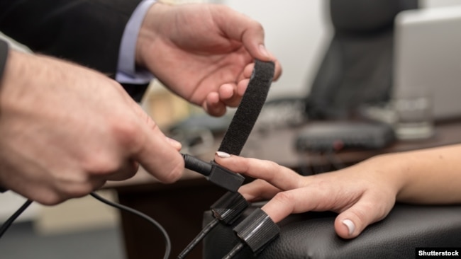 Українських підлітків неохоче випускають з окупації, вишукуючи причину, щоб не давати такого дозволу, кажуть правозахисники