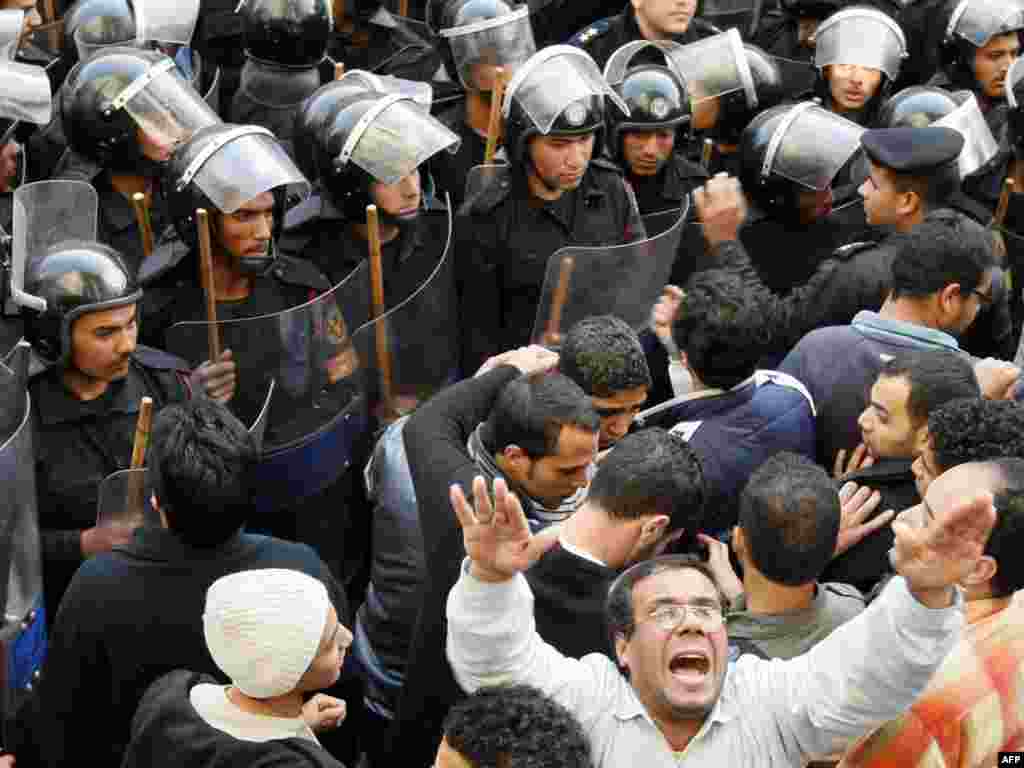 Anti-government demonstrators clash with police in Cairo on January 26.