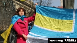 Акция во Львове «Крым — это Украина», переселенка из Крыма Люба Калмакова, 15 марта 2015 года.