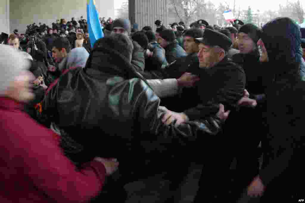 aksiyada tatarlarla ruslar arasında qarşıdurma. 26 fevral 2014