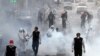 Pompierii iranieni dezinfectează străzile în Teheran, 13 martie 2020 