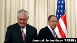 Tillerson dhe Lavrov gjatë takimit më 13 prill në Moskë 