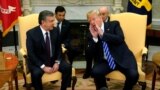 Доналд Трамп, президенти Амрико, ҳангоми мулоқот бо раисҷумҳури Узбекистон Шавкат Мирзиёев. Кохи Сафед, Вашингтон, 16-уми майи соли 2018