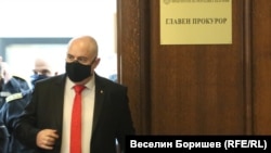 Решението на Конституционния съд е по искане на главния прокурор Иван Гешев