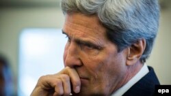 Secretarul de stat John Kerryîn Biroul Oval al Casei Albe după ultima declarație a președintelui american pe tema crizei ucrainene