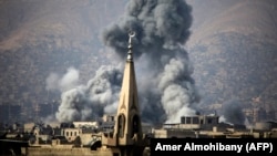 Дым над пригородом Дамаска. Архивное фото.