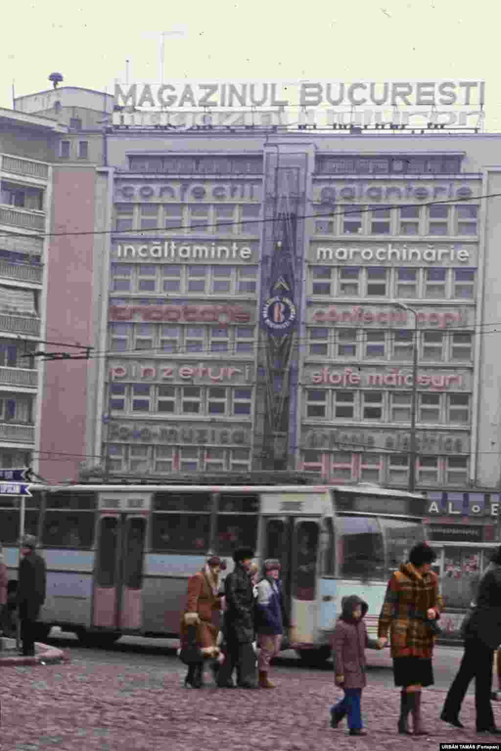 A Bucharest department store in 1986. When this photo was taken, Ceausescu, backed by his fearsome network of secret police, enforced the rationing of food and heating.