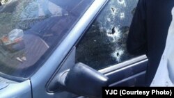 خودروی معلم ایرانشهری پس از اصابت گلوله و کشتن شدن وی