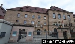 A nürnbergi bíróság, ahol 1945. november 1. és 1946. október 1. közt lefolytatták a háborús bűnökkel vádolt náci vezetők pereit. Az épület ma emlékhely és múzeum.