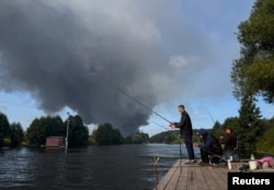 Дим від пожежі на складах Wildberries після атаки українського безпілотника. Коледіно, Московська область, Росія, 16 серпня 2026 року