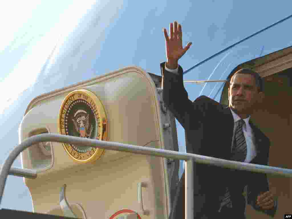 SAD -Predsjednik Barack Obama na madjunarodnom aerodromu Dulles ,Virginia