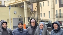 Кырымтатарлар Мәскәүдә Русия Кеше хокуклары вәкиленең бинасы янында 