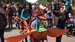 Діти-квіти, діти-монстри, діти-пілоти: у Запоріжжі відбувся парад візочків (відео)