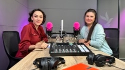 Adriana Nedelea a stat de vorbă cu regizoarea Ozana Nicolau despre De(conectat), spectacolul său despre fake news și dezinformare. 