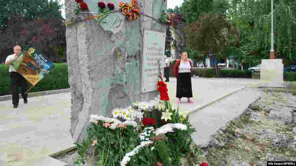 La Piatra memorială din Scuarul Gării Feroviare