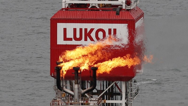 Activele globale Lukoil, sub presiune. Țările și companiile caută soluții înainte de intrarea în vigoare a sancțiunilor SUA