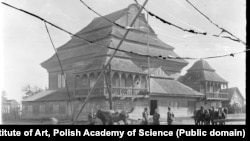 Унікальная драўляная сынагога ў Волпе загінула ў агні нацысцкай акупацыі Беларусі. Фота 1939 году
