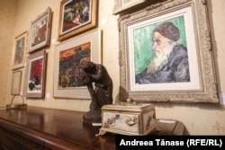 Obiecte de artă din colecția istorică Serban Țuculescu sunt expuse în Palatul Cesianu-Racoviță din București.