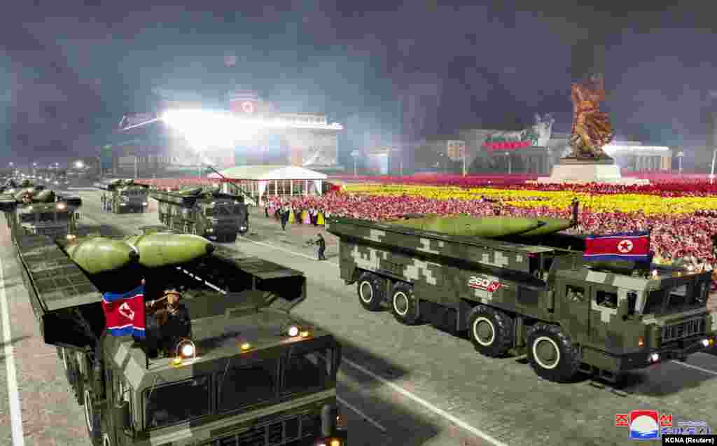 KN-23 missiles paraded on their launch vehicles in Pyongyang in July 2023.The KN-23 missile is believed to carry a warhead of some 500 kilograms and have a range of up to 600 kilometers. The weapon features fins that enable it to swerve in flight, complicating the work of interceptor missiles. Ukraine’s forensic analysis of the weapon found that the missile was made using outdated production techniques resembling those used some 50 years ago.