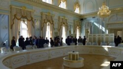 "Үлкен жиырмалық" елдері басшыларының кездесулерінің бірі өтетін Константиновский сарайының залы. Санкт-Петербург, 26 тамыз 2013 жыл