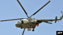 Усе необхідне мешканцям скидають вертольоти