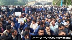 Workers on strike at Haft-Tapeh privatized sugar cane factory. November 2018