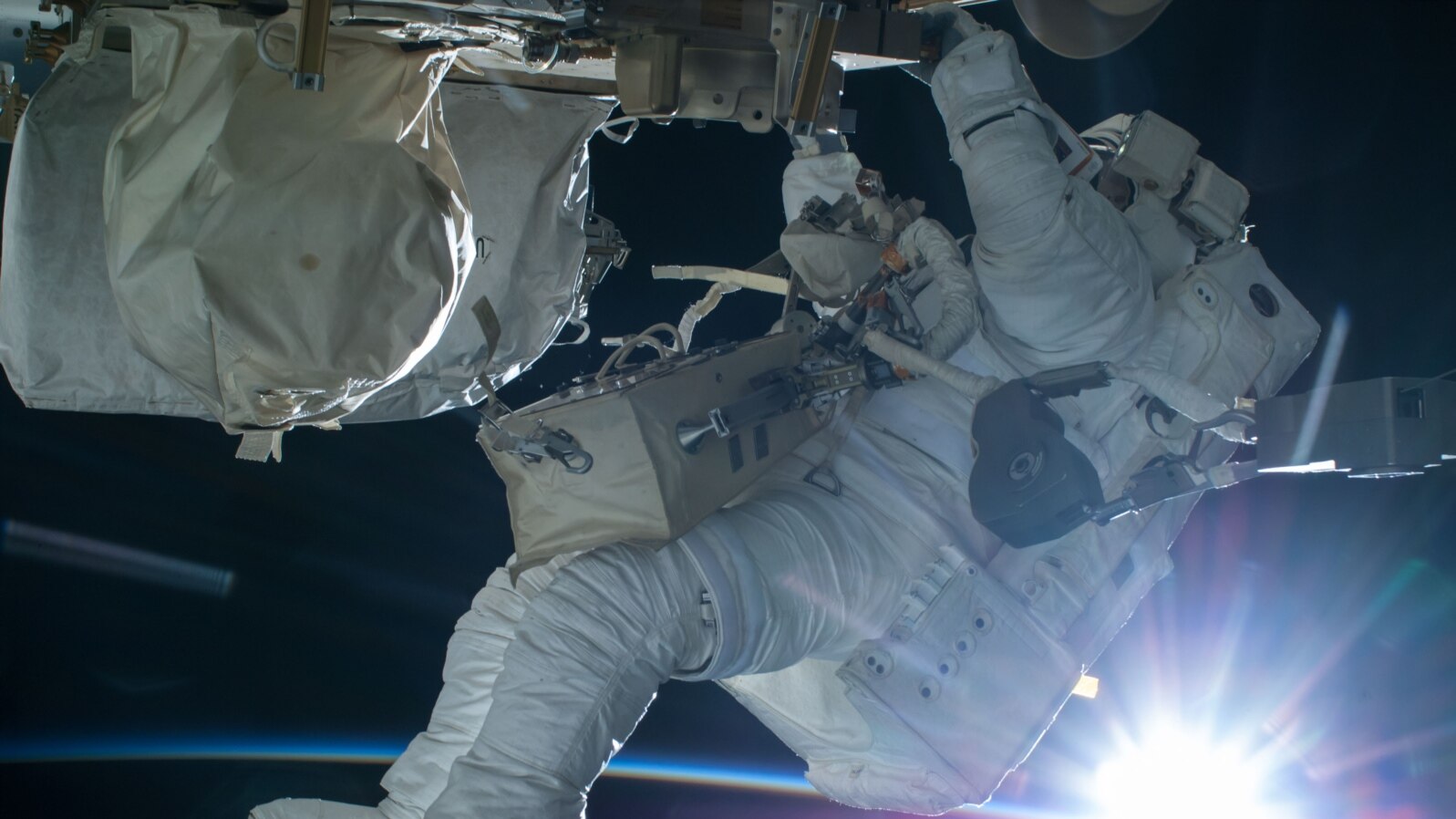 Astronautul american Terry Virts, plimbare în spațiu în 2015. 
