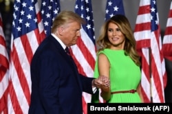 Președintele Donald Trump, alături de soția sa, Melania