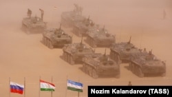 تمرینات مشترک نظامی روسیه، تاجیکستان و ازبیکستان در حدود ۲۰ کیلومتری مرز افغانستان  