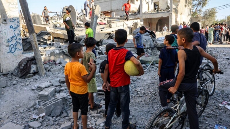 Banorët e dëshpëruar të Gazës në kërkim të ushqimit, ujit dhe sigurisë