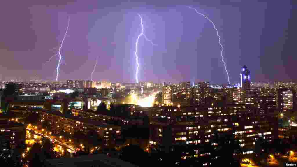 Srbija - Olujno nevrijeme u Beogradu, 19.09.2012. Foto: REUTERS / Marko Đurica