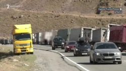 Ո՞վ պիտի մեզնով զբաղվի. բեռնատարների վարորդները պահանջում են՝ կառավարությունը դիմի ՌԴ-ին, բացատրի՝ իրենք աշխատանքային միգրանտ չեն