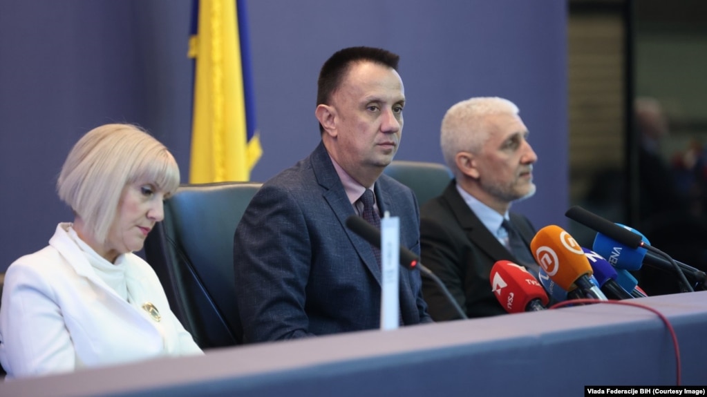 Ministar za industriju Federacije BiH Vedran Lakić (u sredini):
