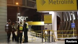 Паліцыянты перад станцыяй «Вікторыя» ў Манчэстэры