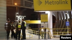 Полицейские в метро Манчестера после инцидента 31 декабря
